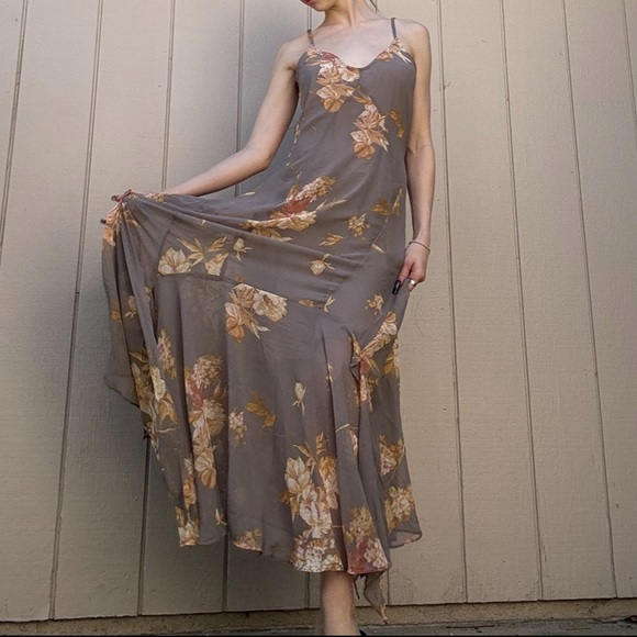 Floral Maxi Dress - Picture 4 of 10